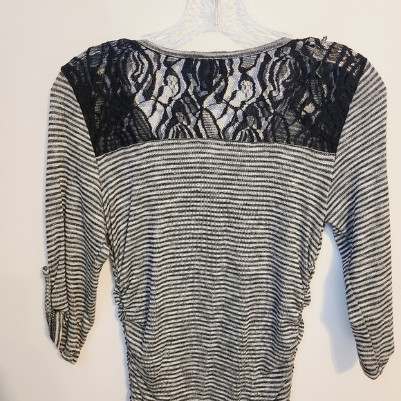 iZ Byer | Women's Striped Scoopneck Cinched Shirt With Necklace (Size Medium) - Picture 13 of 14